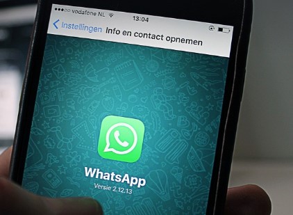 Best Apps: Signal, iMessage, WhatsApp (with end-to-end encryption)