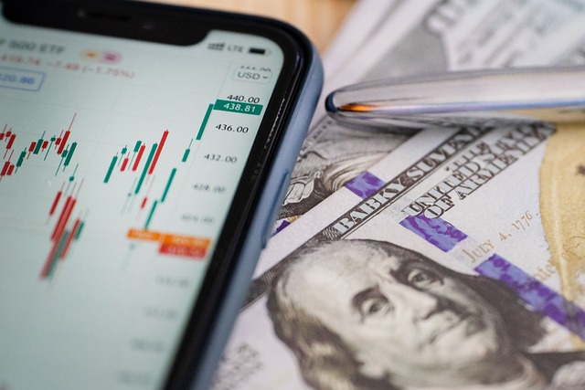 Index Funds vs ETFs: Best Global Investing Option In 2025